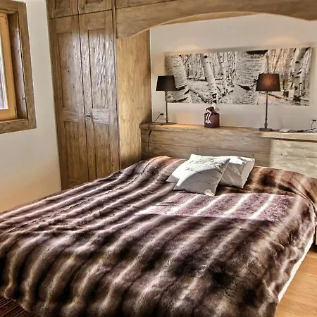 Apartment National 3 *